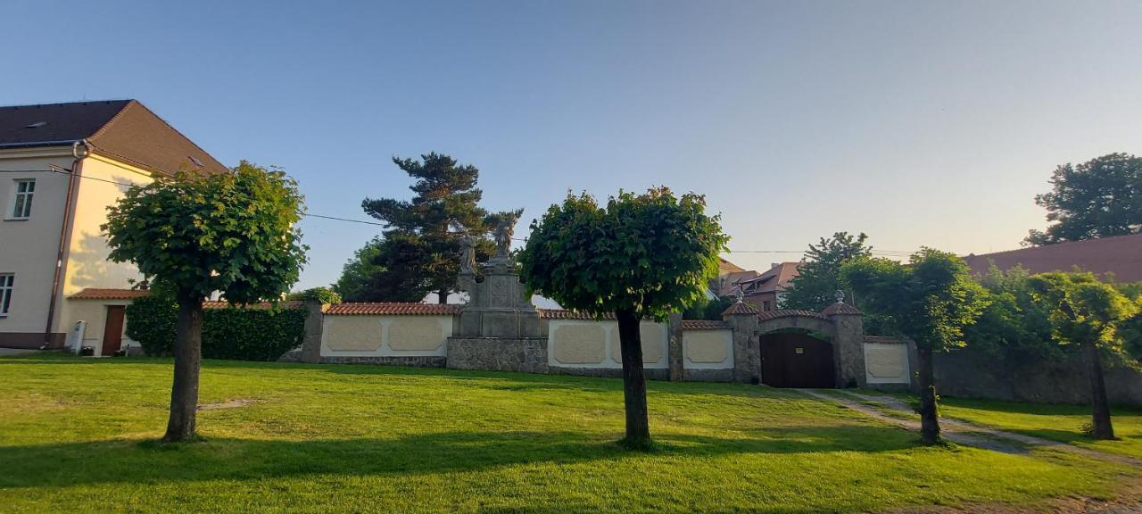 Apartmany Ve Starem Pivovaru Malesov Esterno foto